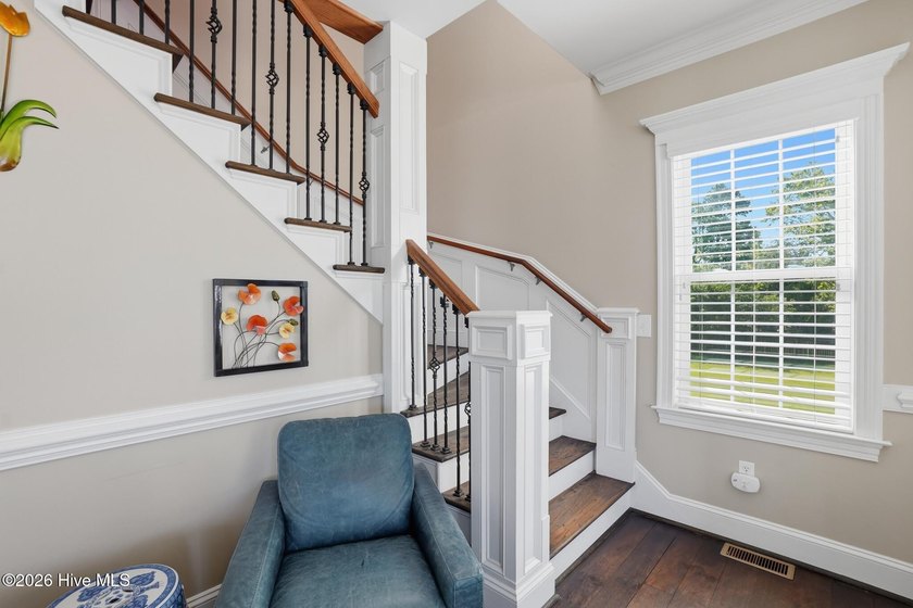 Discover this exceptional custom-built cottage-style retreat - photo 6