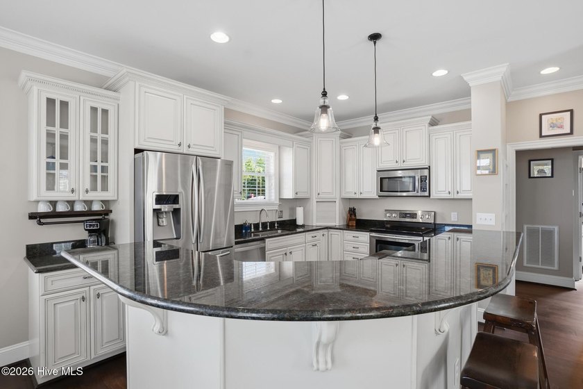 Discover this exceptional custom-built cottage-style retreat - photo 8