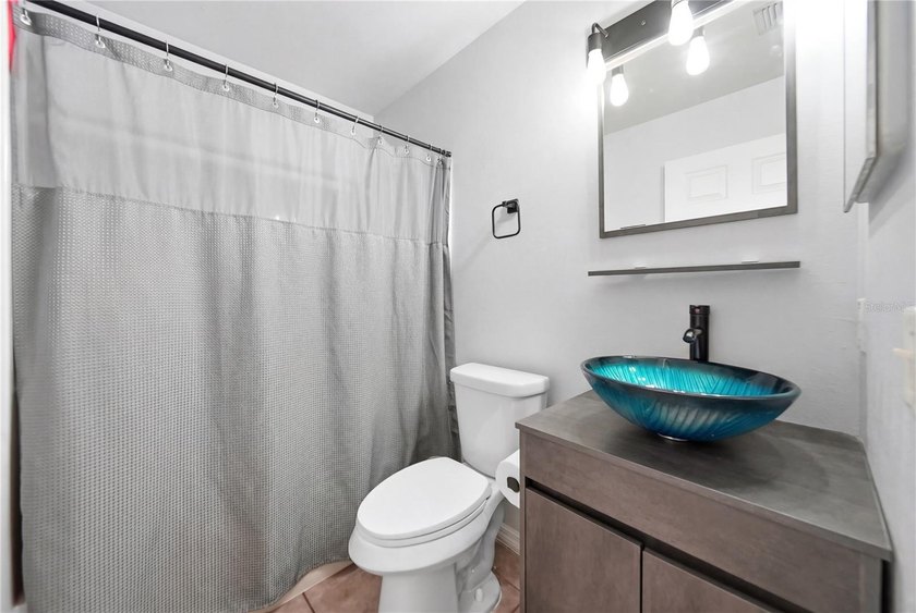Under contract-accepting backup offers. Beautifully updated - photo 16