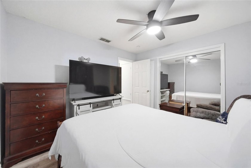 Under contract-accepting backup offers. Beautifully updated - photo 17