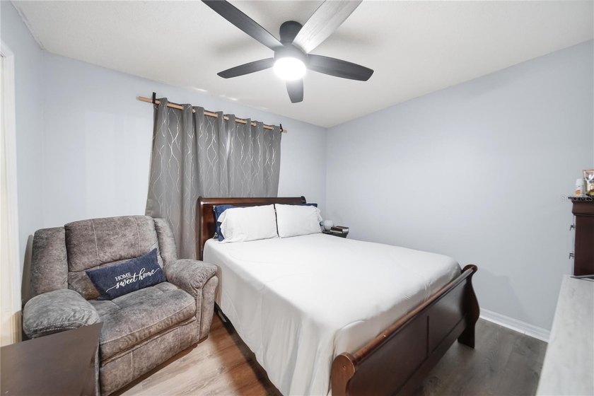 Under contract-accepting backup offers. Beautifully updated - photo 18