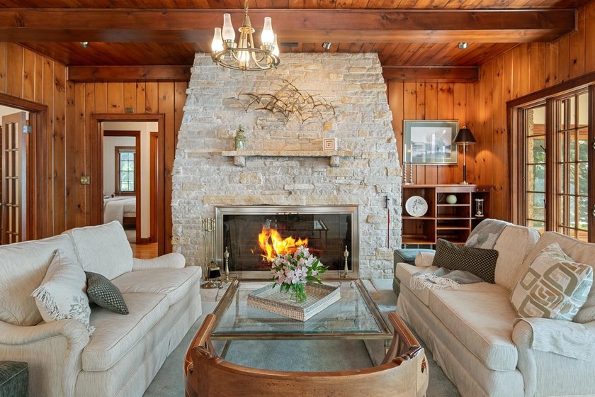 Classic lakefront architecture and timeless craftsmanship define - photo 18