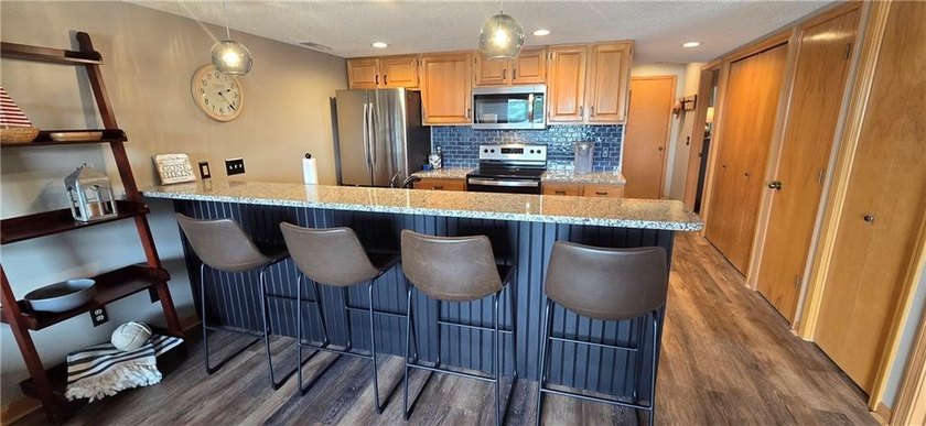 REDUCED! Lake of the Ozarks: Updated top floor condo at the 10mm - photo 21