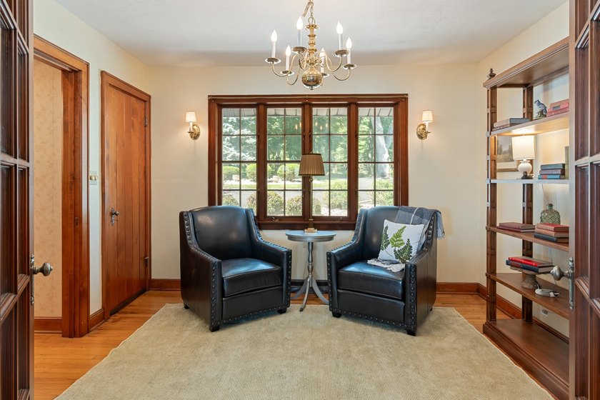 Classic lakefront architecture and timeless craftsmanship define - photo 21