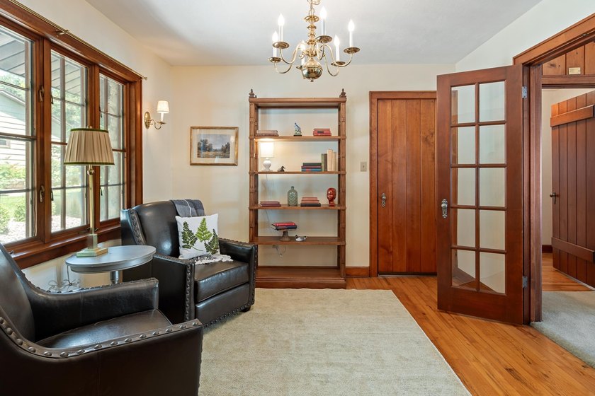 Classic lakefront architecture and timeless craftsmanship define - photo 22