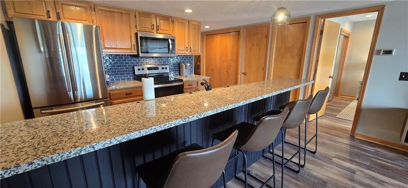 REDUCED! Lake of the Ozarks: Updated top floor condo at the 10mm - photo 23