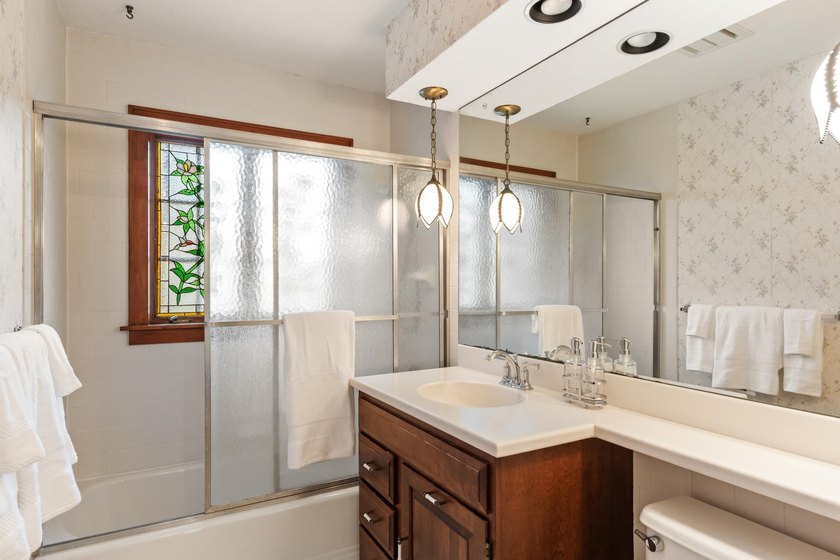 Classic lakefront architecture and timeless craftsmanship define - photo 24