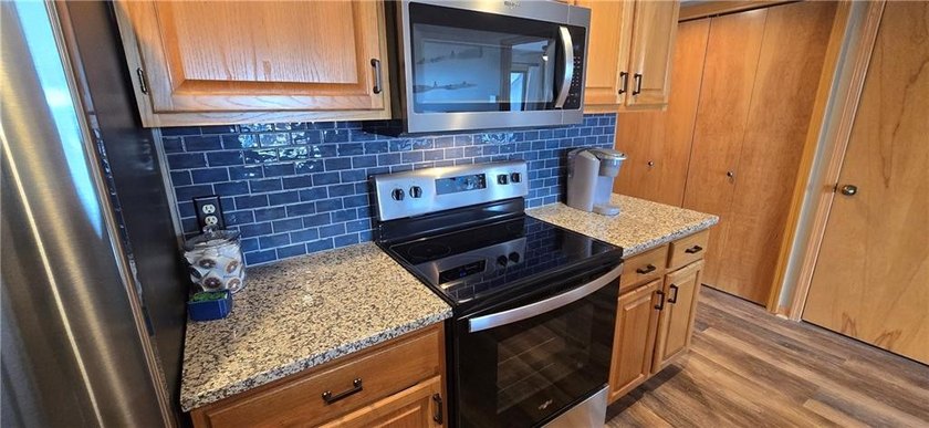 REDUCED! Lake of the Ozarks: Updated top floor condo at the 10mm - photo 26