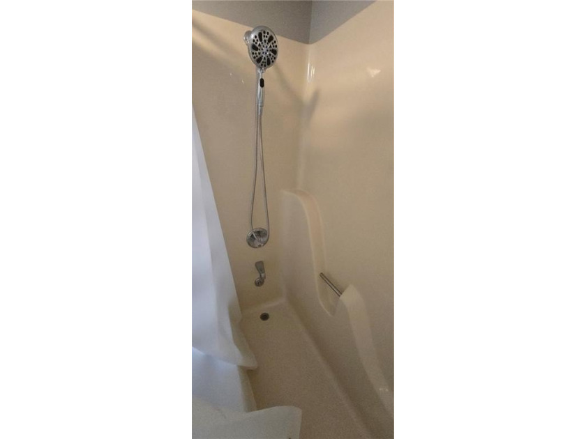 REDUCED! Lake of the Ozarks: Updated top floor condo at the 10mm - photo 37