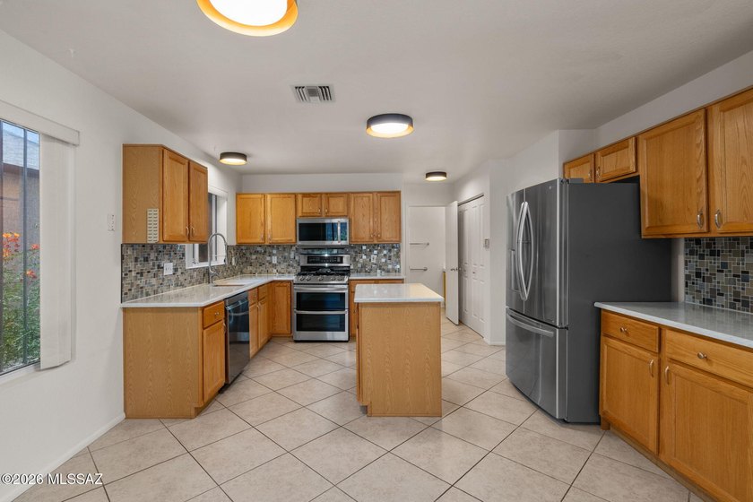 ***OWNED SOLAR*** Welcome to this beautifully maintained home - photo 11