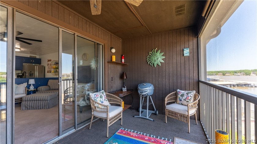 TOP-FLOOR WALK-IN WITH A VIEW! This Harbor Point condo checks - photo 13