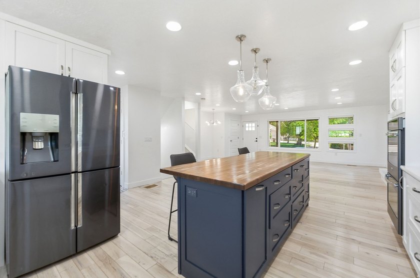 Completely reimagined Alpine home on a spacious 0.54-acre lot - photo 13