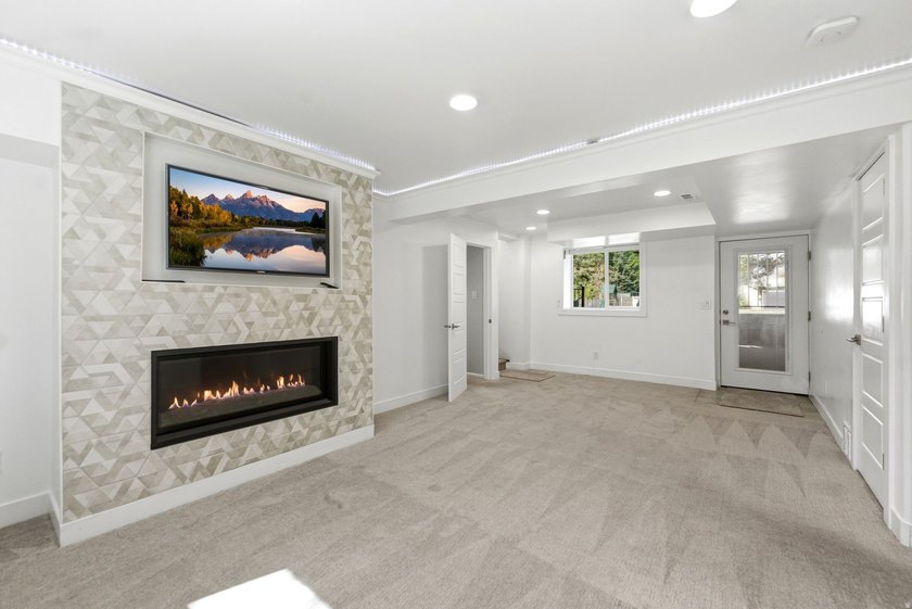 Completely reimagined Alpine home on a spacious 0.54-acre lot - photo 15
