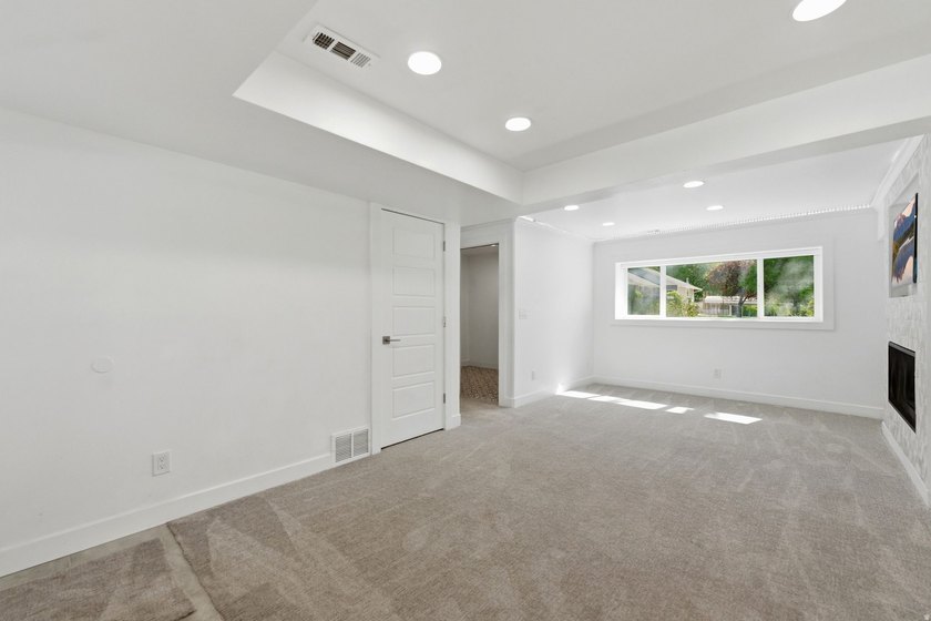 Completely reimagined Alpine home on a spacious 0.54-acre lot - photo 16