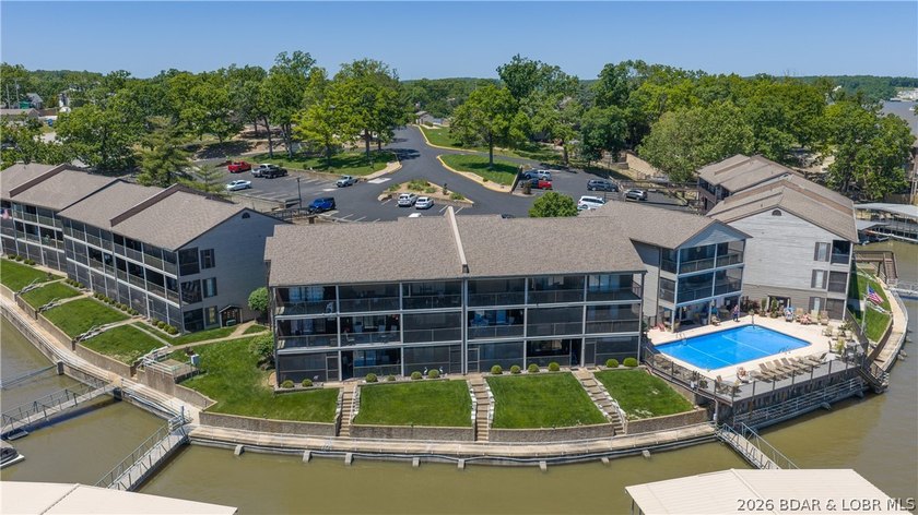 TOP-FLOOR WALK-IN WITH A VIEW! This Harbor Point condo checks - photo 19