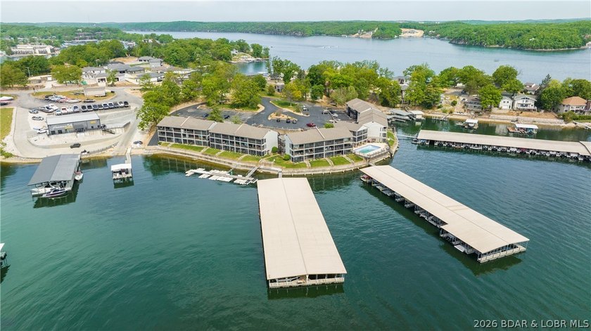 TOP-FLOOR WALK-IN WITH A VIEW! This Harbor Point condo checks - photo 23