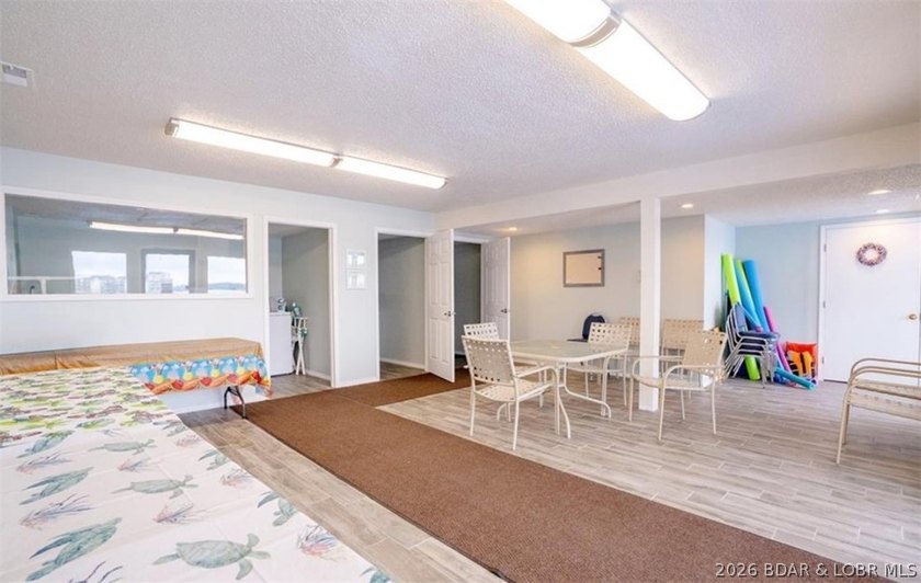 TOP-FLOOR WALK-IN WITH A VIEW! This Harbor Point condo checks - photo 31