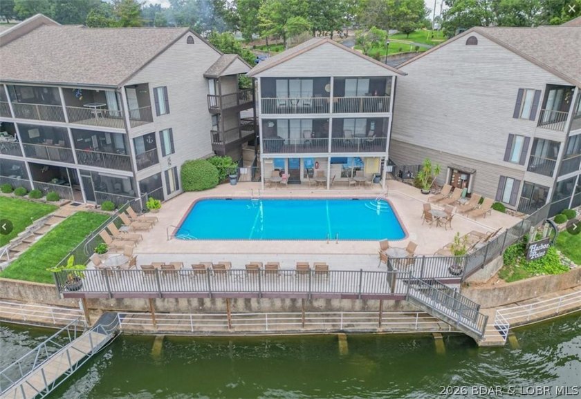 TOP-FLOOR WALK-IN WITH A VIEW! This Harbor Point condo checks - photo 33