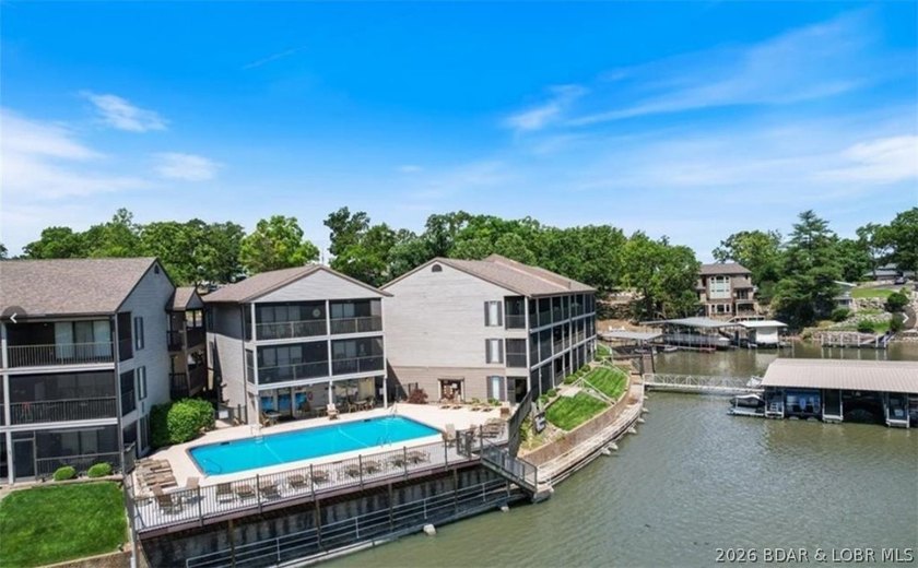 TOP-FLOOR WALK-IN WITH A VIEW! This Harbor Point condo checks - photo 34