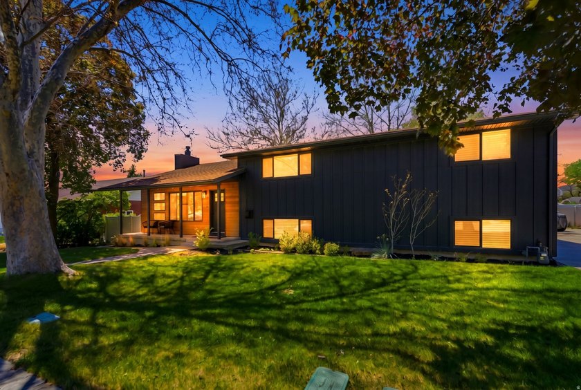 Completely reimagined Alpine home on a spacious 0.54-acre lot - photo 41