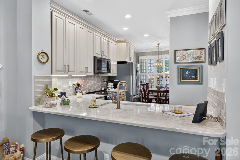 Live a carefree lifestyle with resort style amenities right here - photo 3