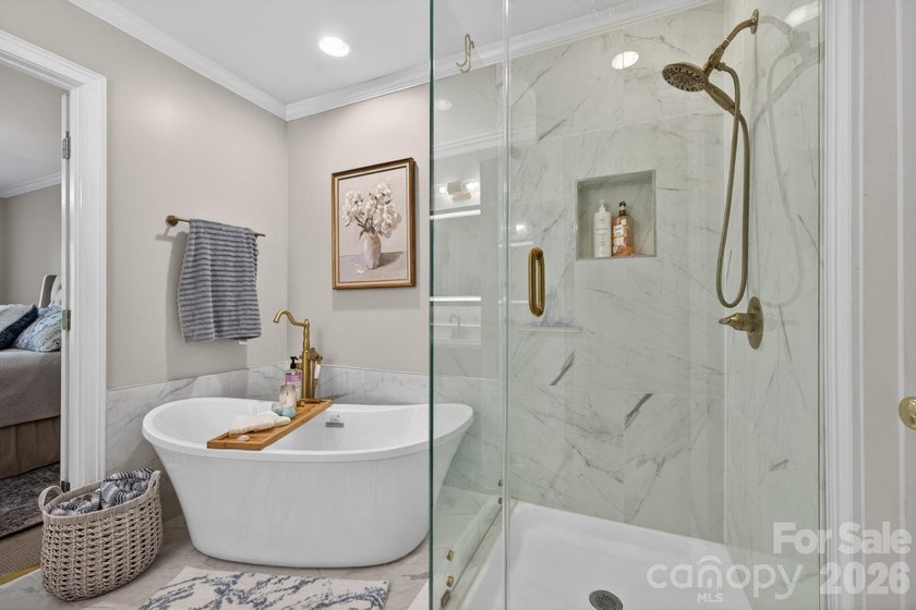 Live a carefree lifestyle with resort style amenities right here - photo 7