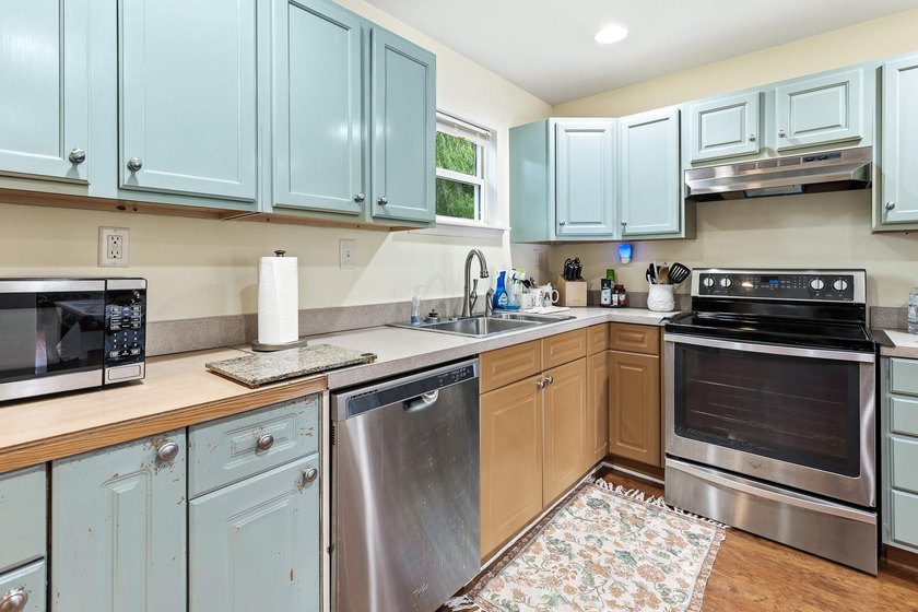 Charming 3-bedroom, 2-bath home, built in 2017, and perfectly - photo 12