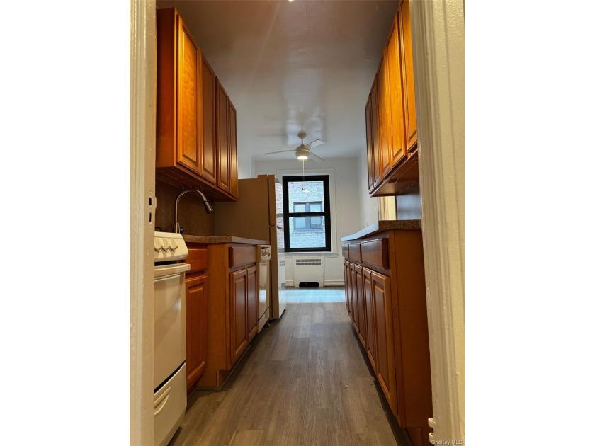 Bright and Spacious 850 square feet, move-in ready, 1 bedroom, 1 - photo 3