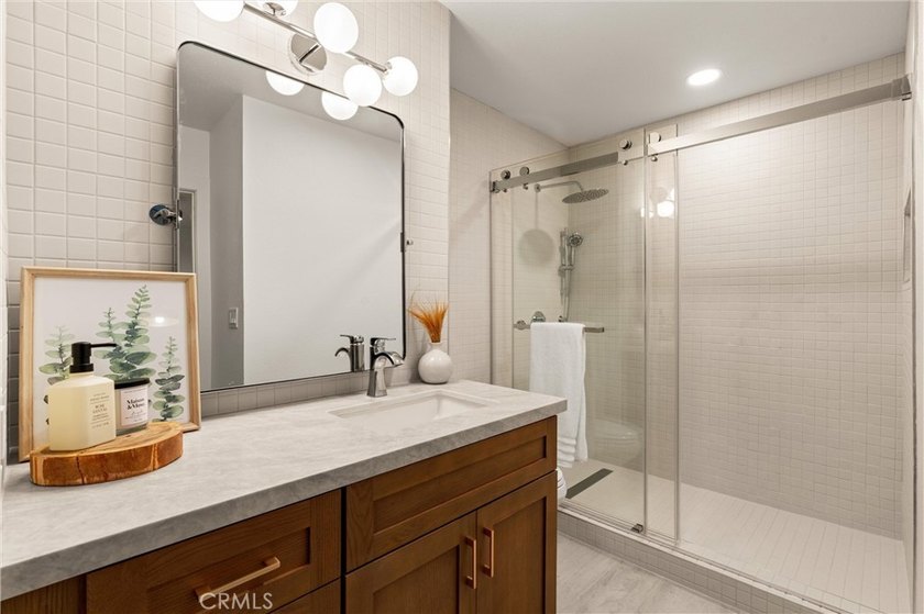 Fully Remodeled Santa Ana Retreat! Welcome to this beautifully - photo 25