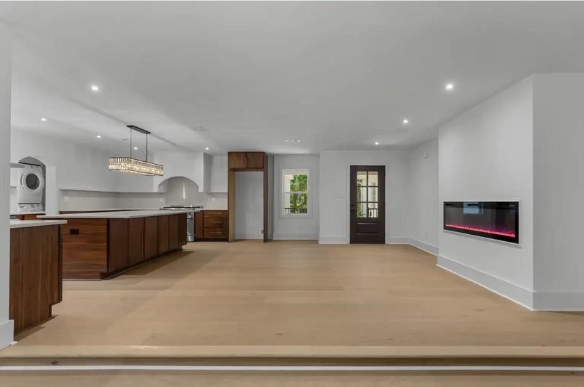 Welcome to this completely renovated five bedroom, four bath - photo 12