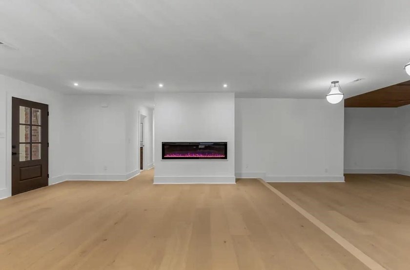Welcome to this completely renovated five bedroom, four bath - photo 14