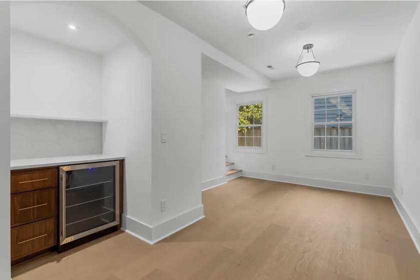 Welcome to this completely renovated five bedroom, four bath - photo 18