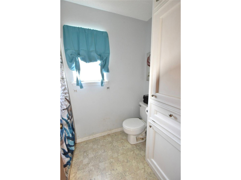 Welcome home to this charming 2-bedroom, 1-bath starter home - photo 18
