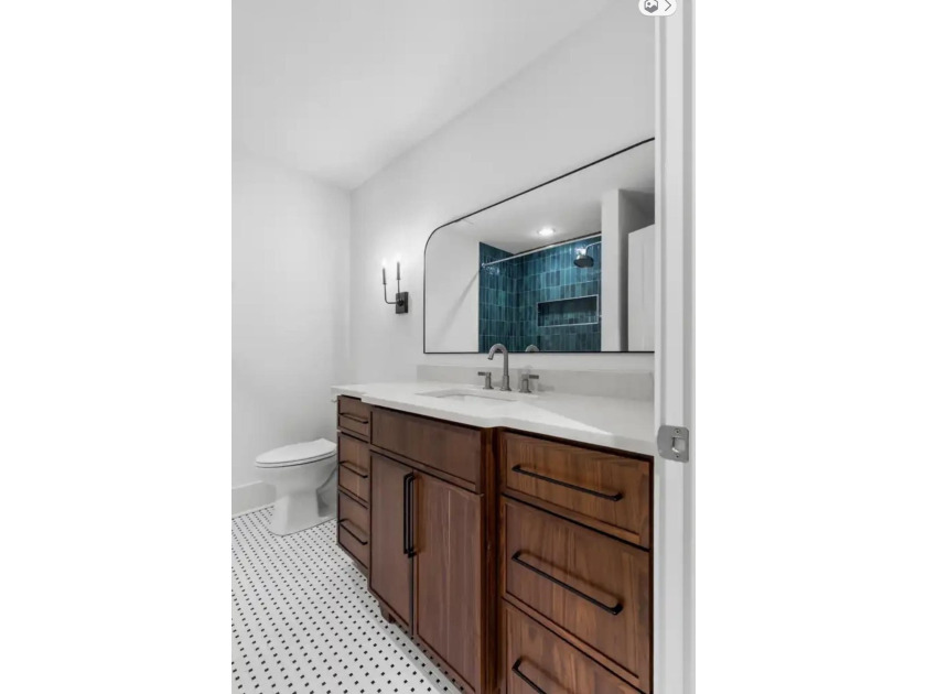 Welcome to this completely renovated five bedroom, four bath - photo 20