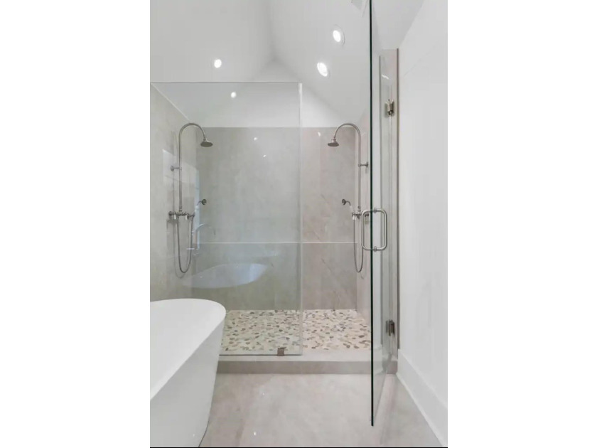 Welcome to this completely renovated five bedroom, four bath - photo 31