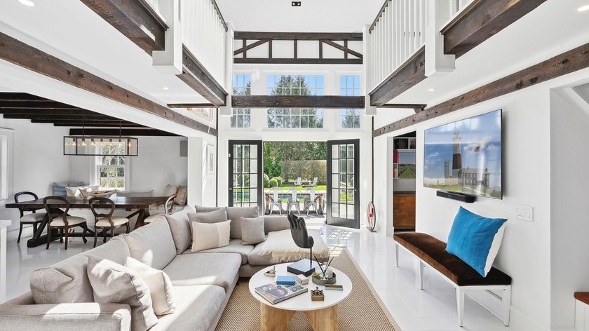 Experience the ultimate of refined living in this beautifully - photo 4