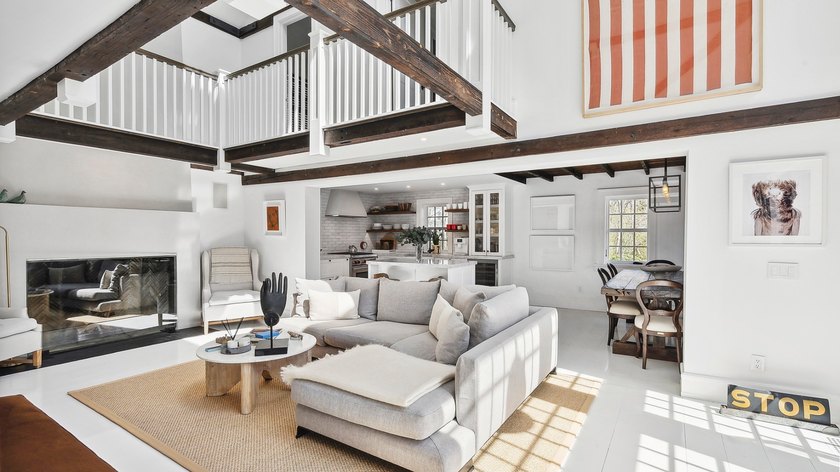 Experience the ultimate of refined living in this beautifully - photo 8