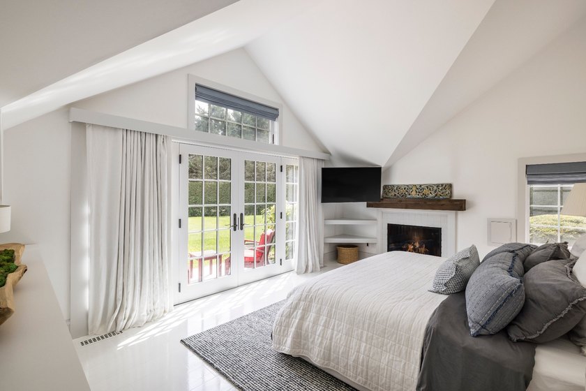 Experience the ultimate of refined living in this beautifully - photo 10