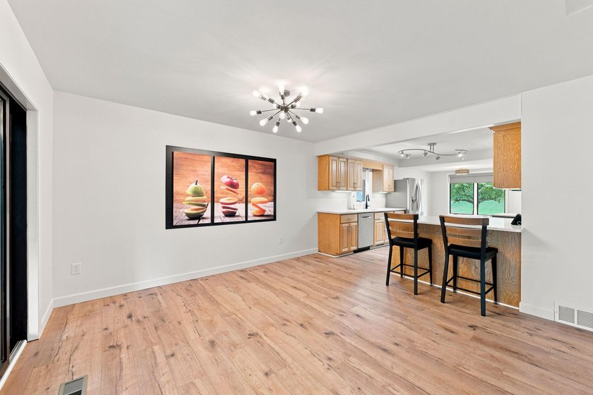 Immaculately maintained two-story end unit in demand Plymouth - photo 12