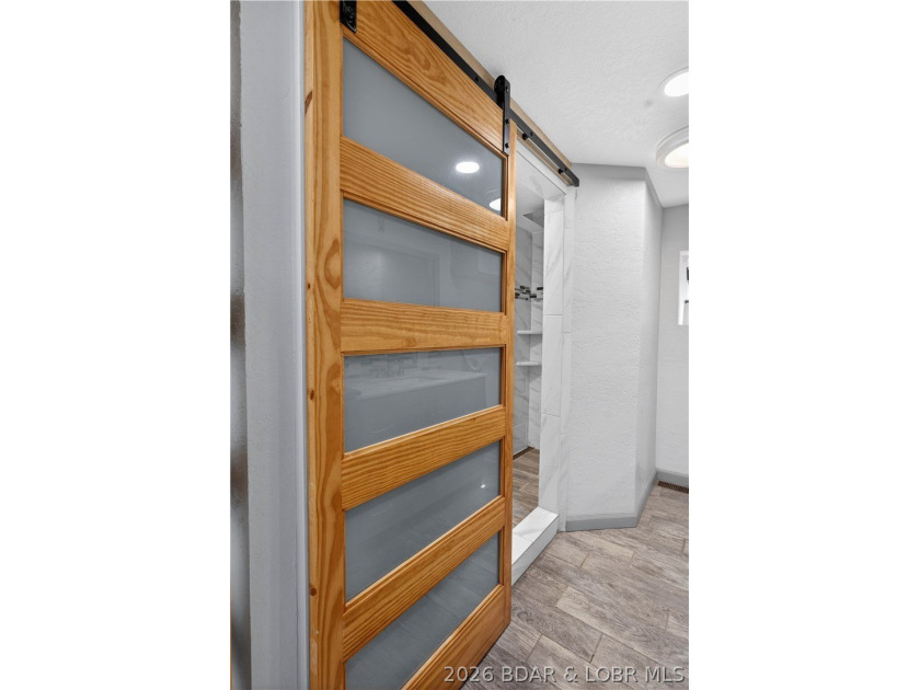 Lakefront, beautifully remodeled property, perfectly positioned - photo 13