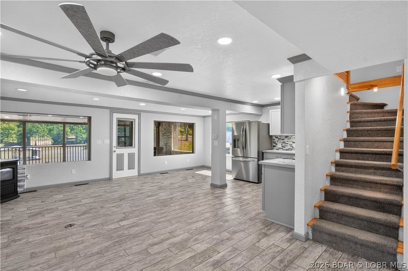 Lakefront, beautifully remodeled property, perfectly positioned - photo 15