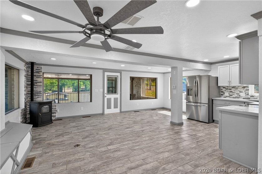Lakefront, beautifully remodeled property, perfectly positioned - photo 16