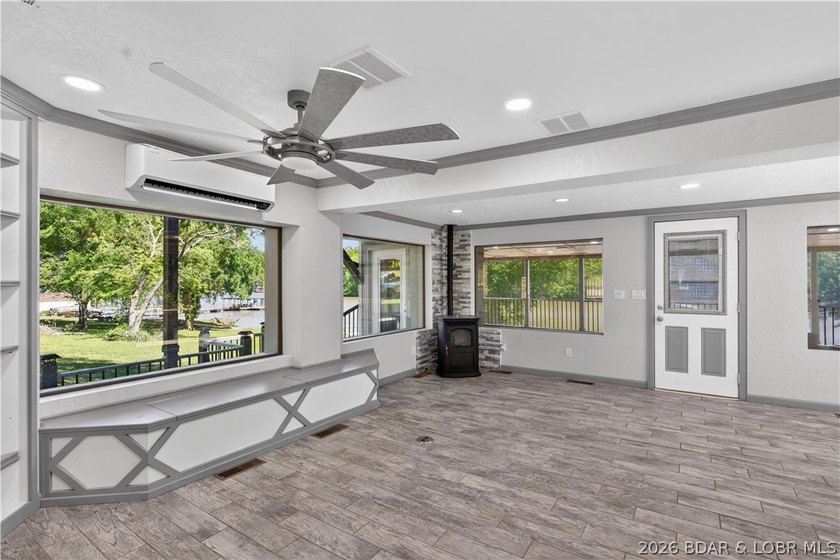 Lakefront, beautifully remodeled property, perfectly positioned - photo 17