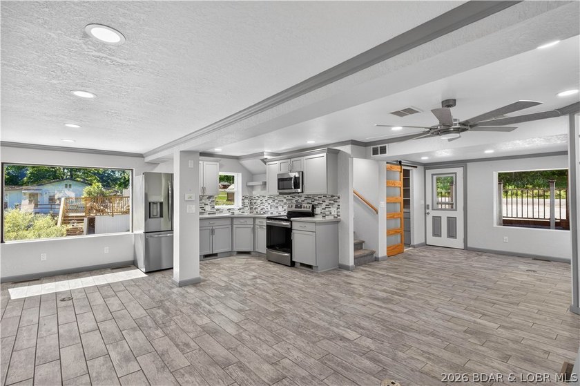 Lakefront, beautifully remodeled property, perfectly positioned - photo 18
