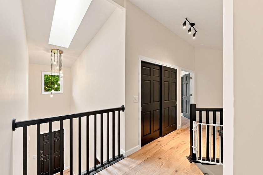 Immaculately maintained two-story end unit in demand Plymouth - photo 21