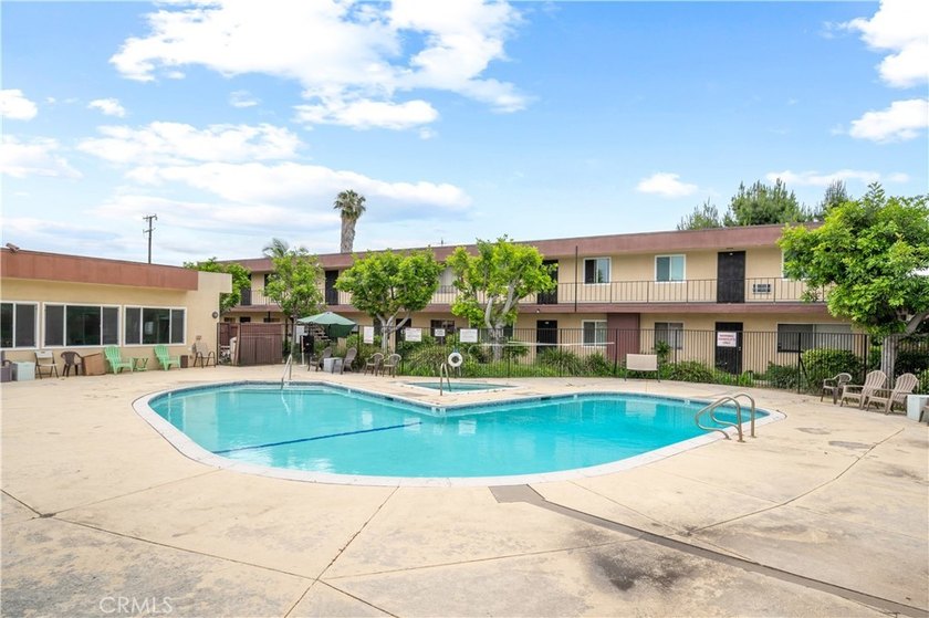 Welcome to this beautifully updated top-floor 1-bedroom, 1-bath - photo 22