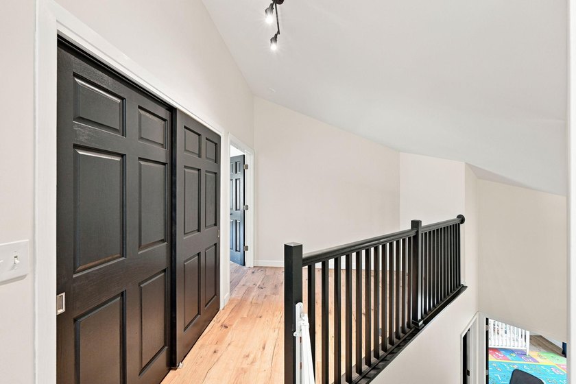 Immaculately maintained two-story end unit in demand Plymouth - photo 23