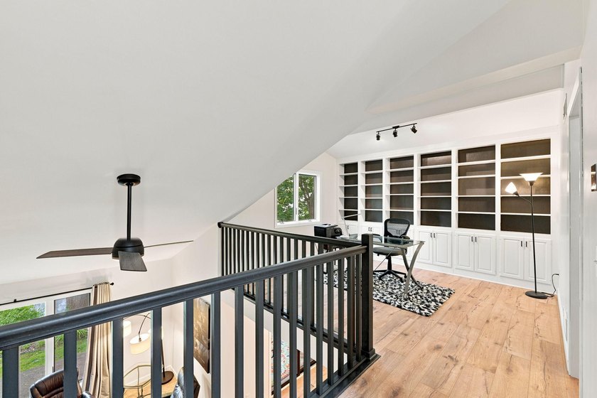 Immaculately maintained two-story end unit in demand Plymouth - photo 25