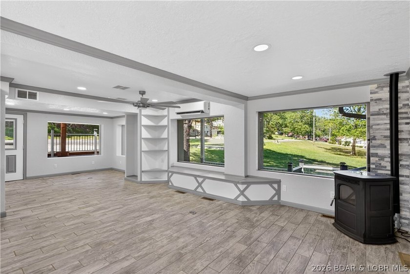 Lakefront, beautifully remodeled property, perfectly positioned - photo 27