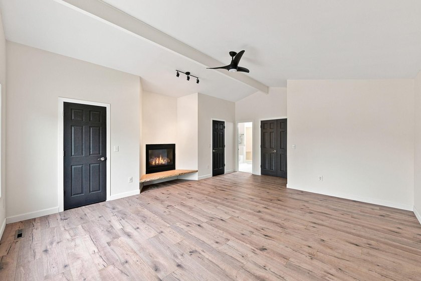 Immaculately maintained two-story end unit in demand Plymouth - photo 27